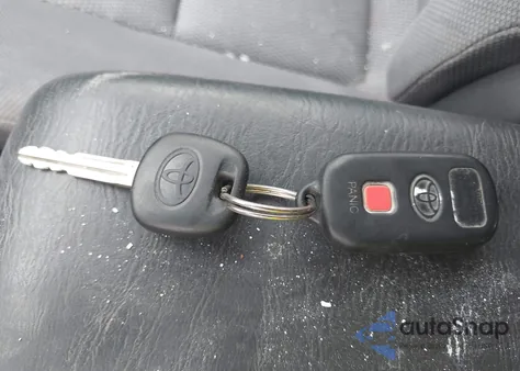 2006 Toyota Matrix Xr z USA, uszkodzony, nr VIN 2T1KR30E26C616163